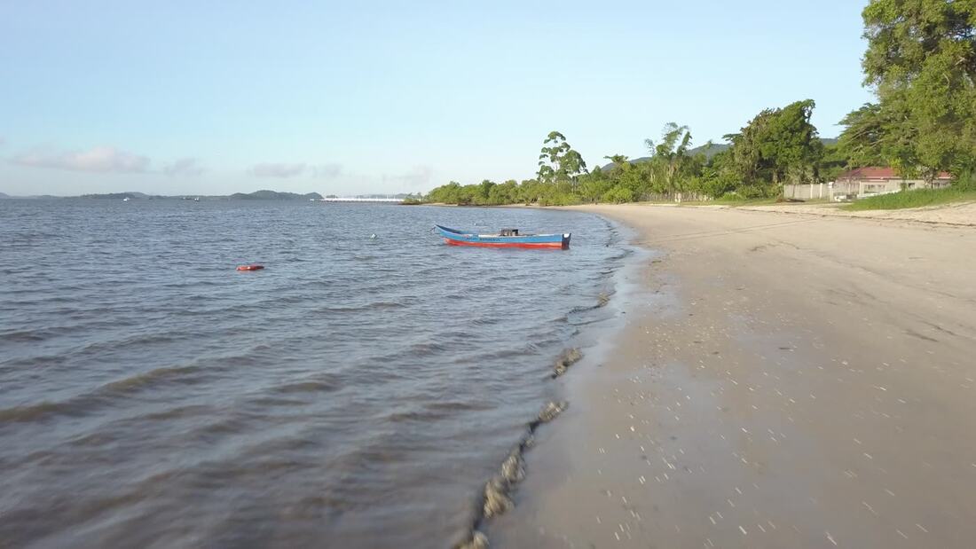 A área dos botos, na saída da Vila