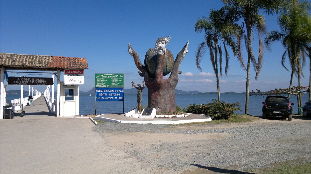 Chegada do ferry na Vila